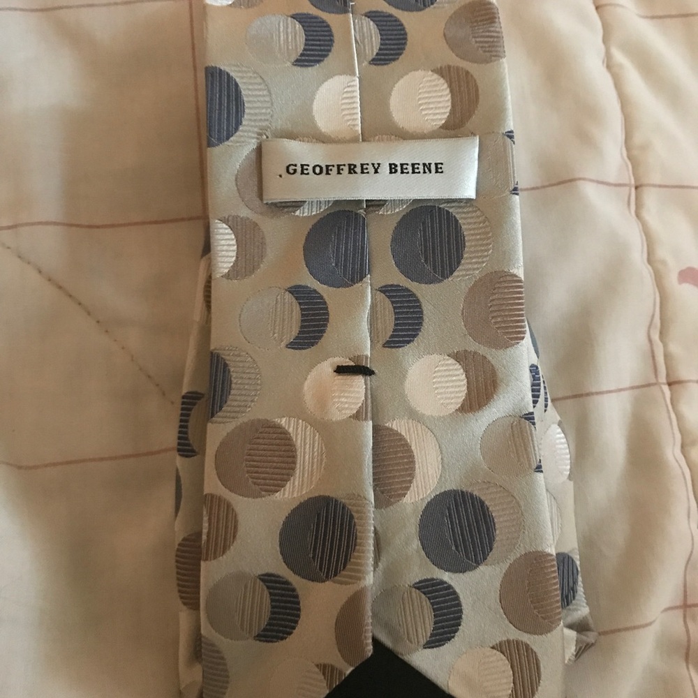 Geoffrey Beene Tie - Picture 2 of 2